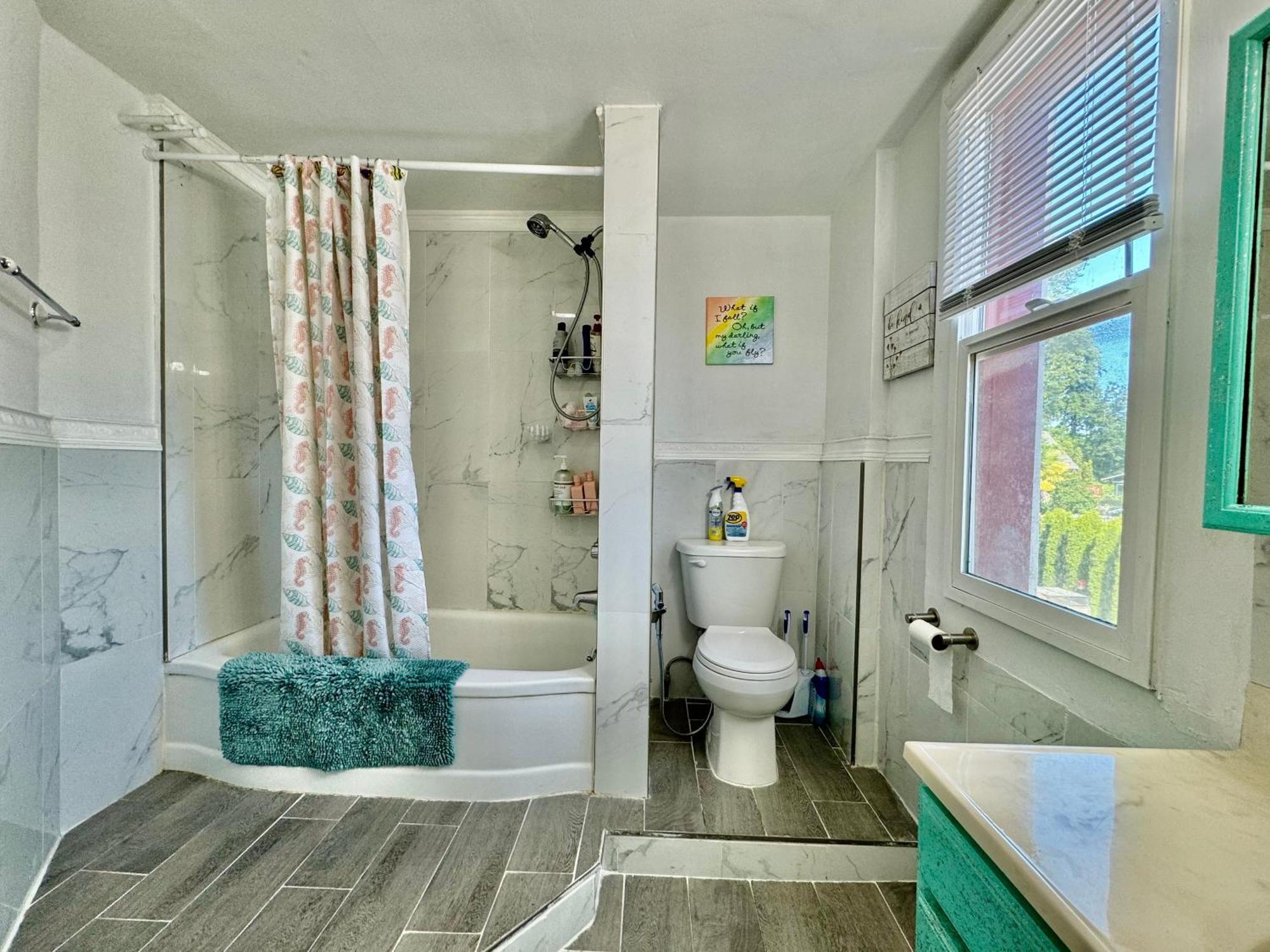 Private Room With Two Twin Beds Air Conditioning And Shared Bathrooms Located Near Seatac Airport And Downtown ซีแอตเทิล ภายนอก รูปภาพ